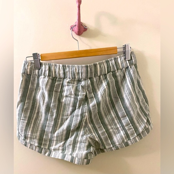 Roxy 🌺 Summer Shorts - Picture 2 of 4